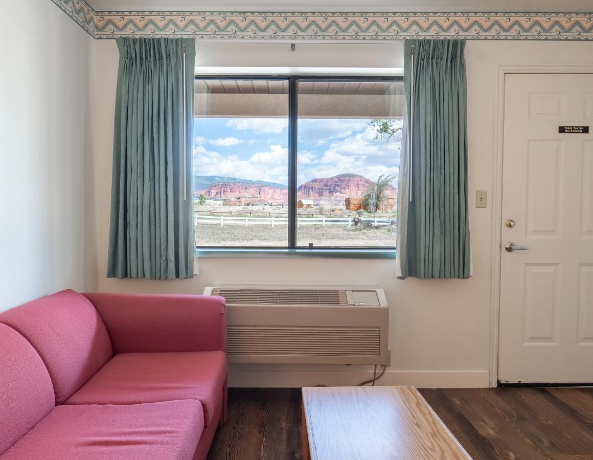 Motel Torrey Exterior photo